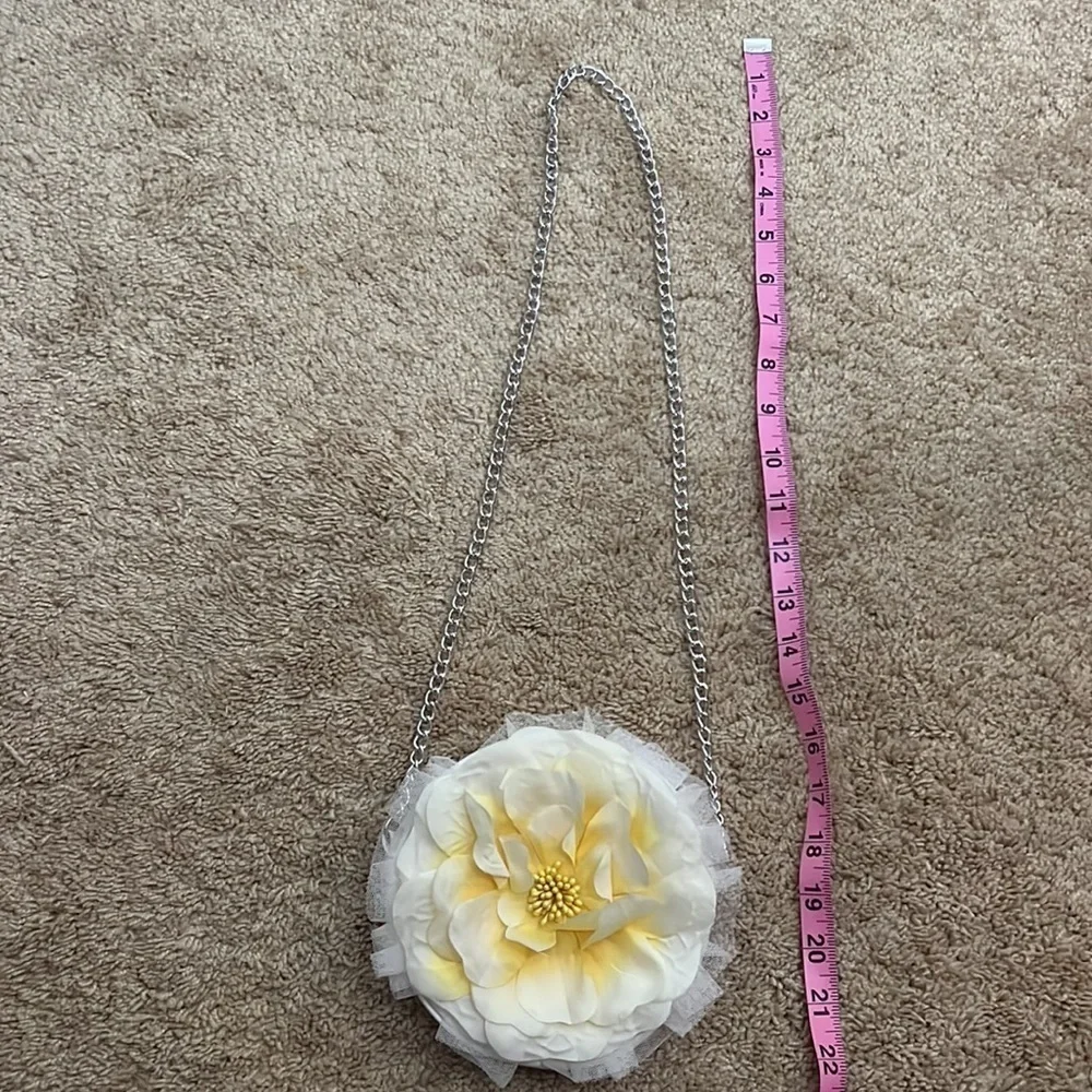 3/$25 🍄 Children’s Place Girl’s Yellow Flower Shoulder Bag Silver chain strap